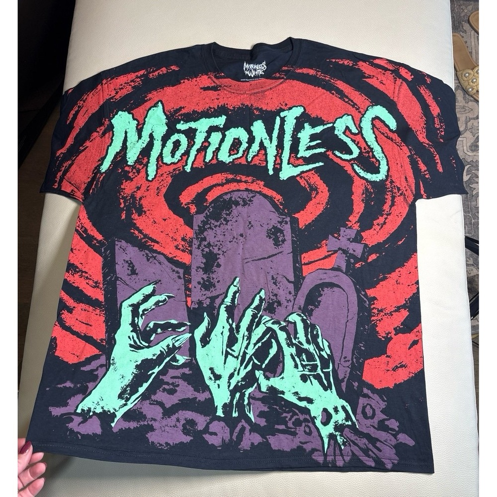Men's XXL Motionless In White Graphic T-Shirt. NWOT.
100% cotton.